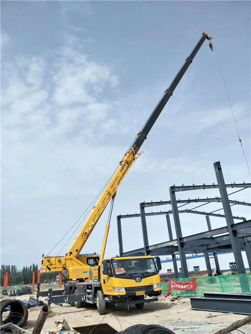 丹东市超高层建筑钢结构吊装案例